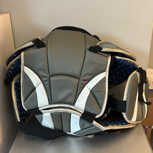 Warriors ice hockey size large chest protector-smoke free home-gently used - Picture 2 of 2